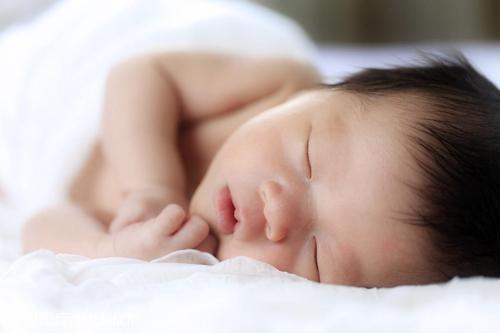 美国试管婴儿促排卵期间，为什么要反复抽血？